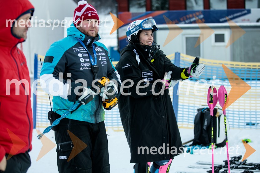  ... ;  Nika Tomšič, smučarkaNovinarska konferenca OK Kranjska Gora ob robu FIS snežne kontrole