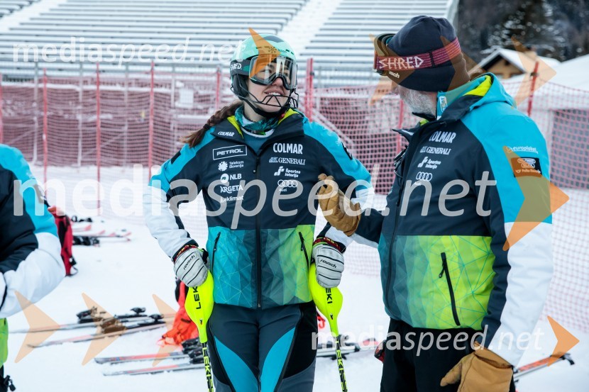  Lila Lapanja, smučarkaNovinarska konferenca OK Kranjska Gora ob robu FIS snežne kontrole
