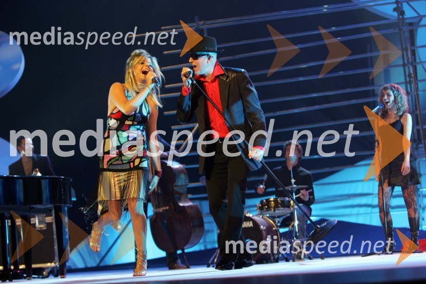 Neisha, pevka, dobitnica Viktorja za glasbene dosežke in Vlado Kreslin, pevecViktorji 2005