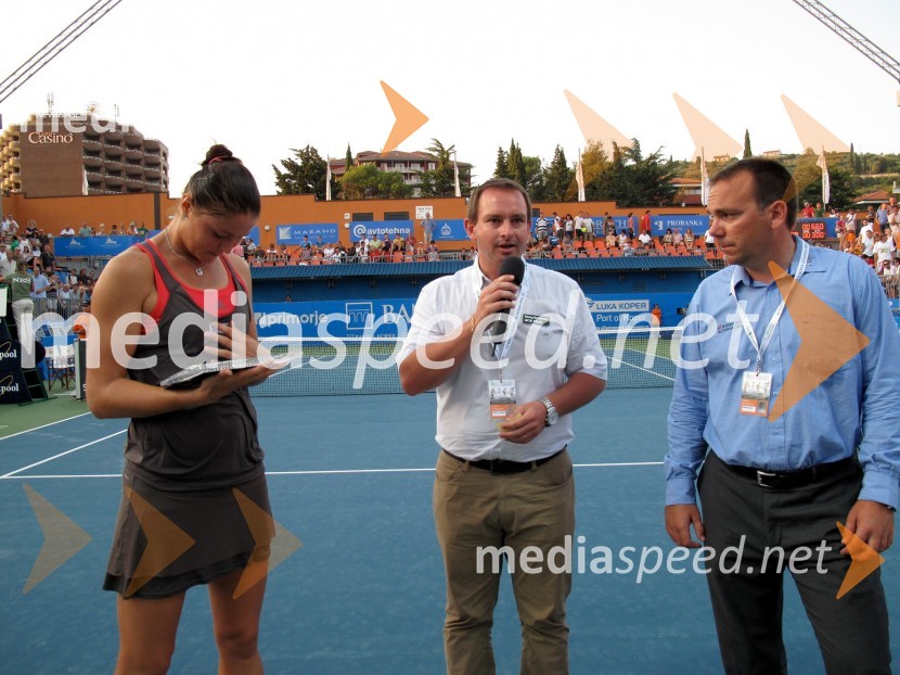 Dinara Safina, teniška igralka, Fabrice Chouquet, predstavnik zveze Sony Ericsson WTA Tour, in Andrej Bizjak, direktor turnirja Banka Koper Slovenia OpenSlovenian open 2009, finale