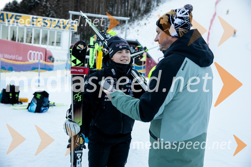  Neja  Dvornik, smučarka;  Tomi Trbovc, PR, Smučarska zveza SlovenijeNovinarska konferenca OK Kranjska Gora ob robu FIS snežne kontrole
