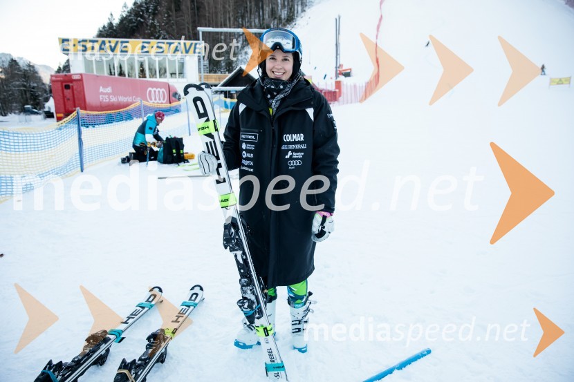  Nika Tomšič, smučarkaNovinarska konferenca OK Kranjska Gora ob robu FIS snežne kontrole
