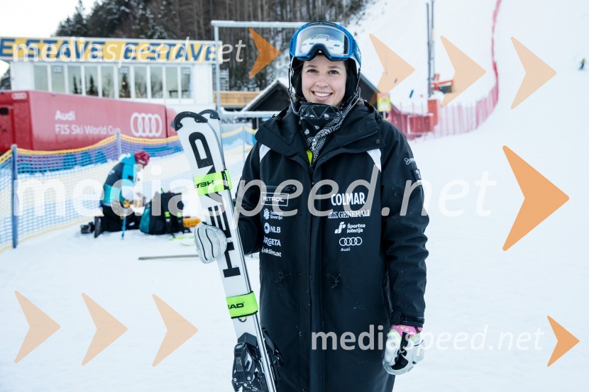  Nika Tomšič, smučarkaNovinarska konferenca OK Kranjska Gora ob robu FIS snežne kontrole