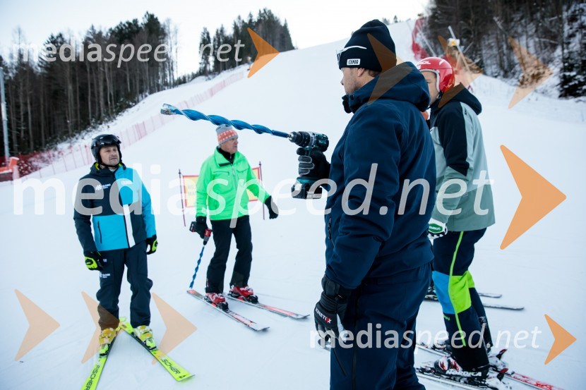  Tomaž Šušteršič, generalni sekretar organizacijskega komiteja Planica;  Jani Hladnik, tekmovalni direktor tehničnih disciplinNovinarska konferenca OK Kranjska Gora ob robu FIS snežne kontrole