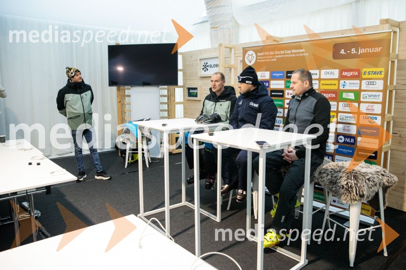  Tomi Trbovc, PR, Smučarska zveza Slovenije;  Andrej  Šporn, nekdanji smučar;  Jani Hladnik, tekmovalni direktor tehničnih disciplin;  Tomaž Šušteršič, generalni sekretar organizacijskega komiteja PlanicaNovinarska konferenca OK Kranjska Gora ob robu FIS snežne kontrole