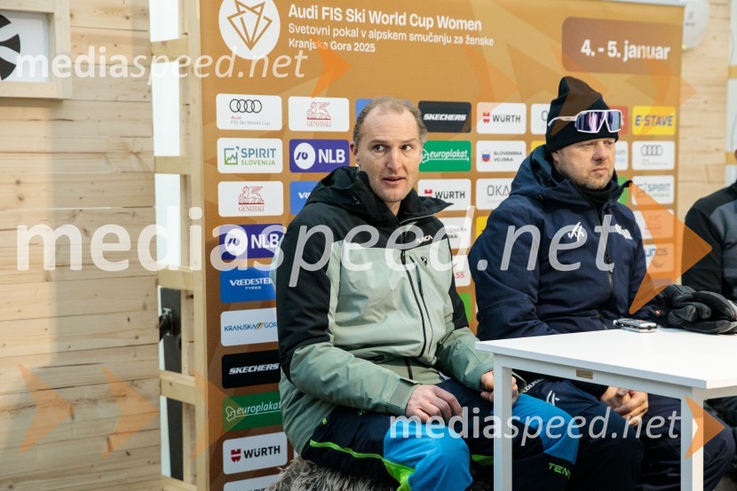 Andrej  Šporn, nekdanji smučar;  Jani Hladnik, tekmovalni direktor tehničnih disciplinNovinarska konferenca OK Kranjska Gora ob robu FIS snežne kontrole