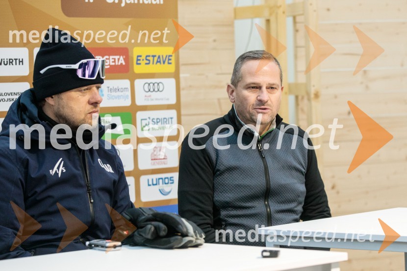  Jani Hladnik, tekmovalni direktor tehničnih disciplin;  Tomaž Šušteršič, generalni sekretar organizacijskega komiteja PlanicaNovinarska konferenca OK Kranjska Gora ob robu FIS snežne kontrole