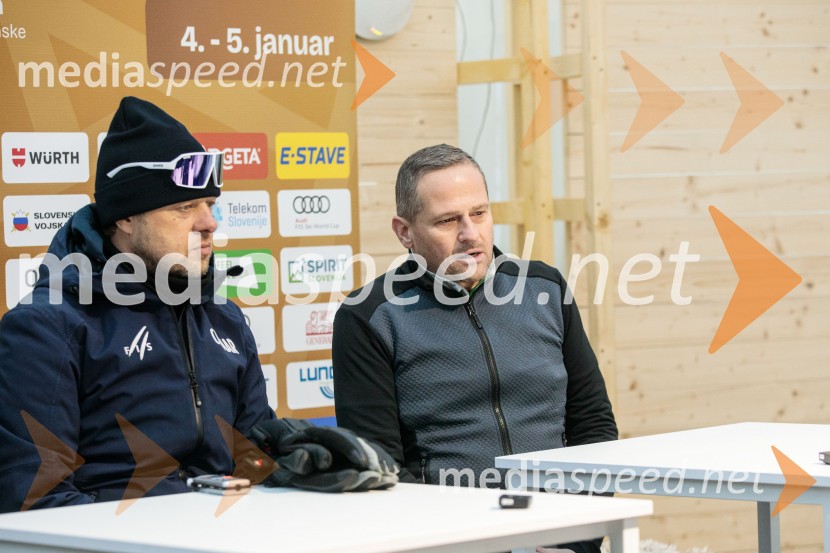  Jani Hladnik, tekmovalni direktor tehničnih disciplin;  Tomaž Šušteršič, generalni sekretar organizacijskega komiteja PlanicaNovinarska konferenca OK Kranjska Gora ob robu FIS snežne kontrole