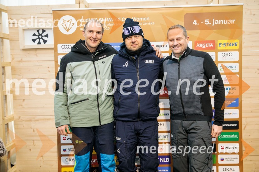  Andrej  Šporn, nekdanji smučar;  Jani Hladnik, tekmovalni direktor tehničnih disciplin;  Tomaž Šušteršič, generalni sekretar organizacijskega komiteja PlanicaNovinarska konferenca OK Kranjska Gora ob robu FIS snežne kontrole