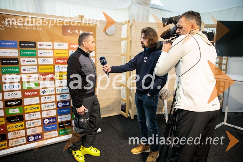  Tomaž Šušteršič, generalni sekretar organizacijskega komiteja Planica;  ... ;  ... Novinarska konferenca OK Kranjska Gora ob robu FIS snežne kontrole