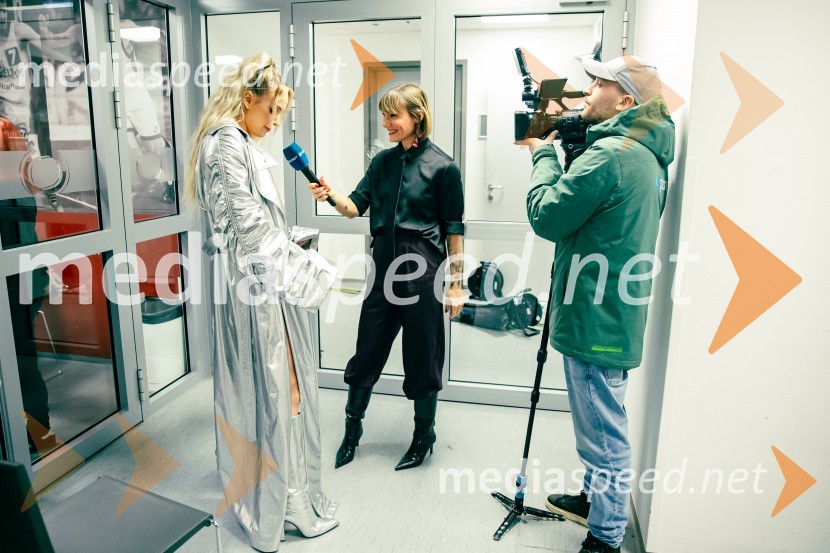  Ines Erbus, pevka;  Ana Raščan, voditeljica in novinarka;  ... Ines Erbus, veliki koncert z gosti ob 10. obletnici