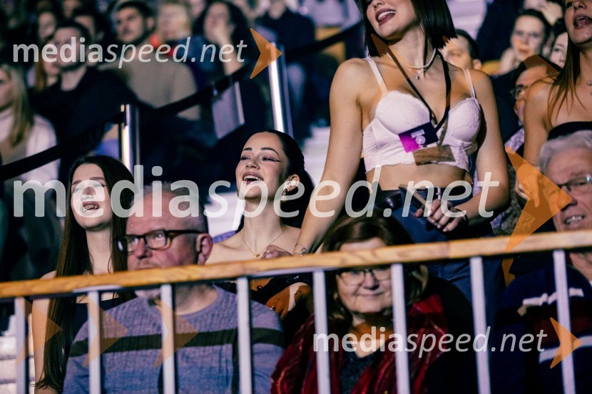  Sara Prestor;  Gaja Prestor, pevkaInes Erbus, veliki koncert z gosti ob 10. obletnici