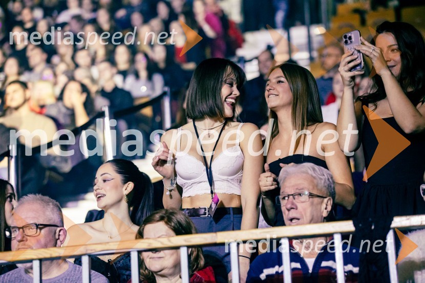  Gaja Prestor, pevka;  Laura Škvorc, Miss Earth Slovenije 2015, model;  ... Ines Erbus, veliki koncert z gosti ob 10. obletnici