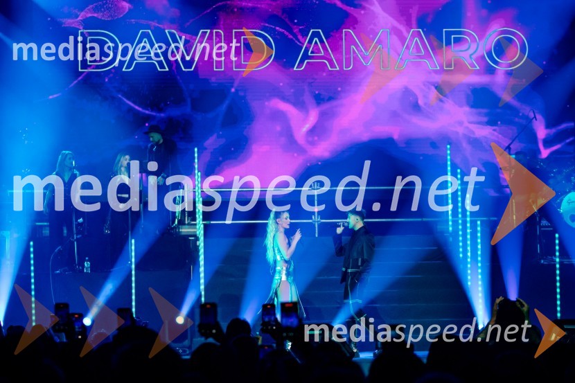  Ines Erbus, pevka;  David Amaro, pevecInes Erbus, veliki koncert z gosti ob 10. obletnici