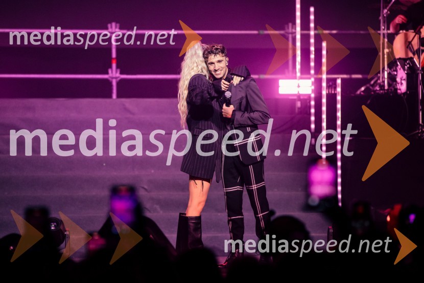  Ines Erbus, pevka;  David Amaro, pevecInes Erbus, veliki koncert z gosti ob 10. obletnici