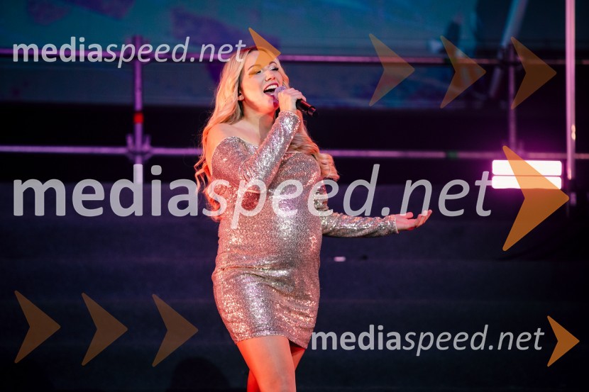  Tjaša Hrovat Steklasa, pevkaInes Erbus, veliki koncert z gosti ob 10. obletnici