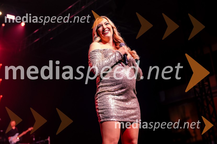  Tjaša Hrovat Steklasa, pevkaInes Erbus, veliki koncert z gosti ob 10. obletnici