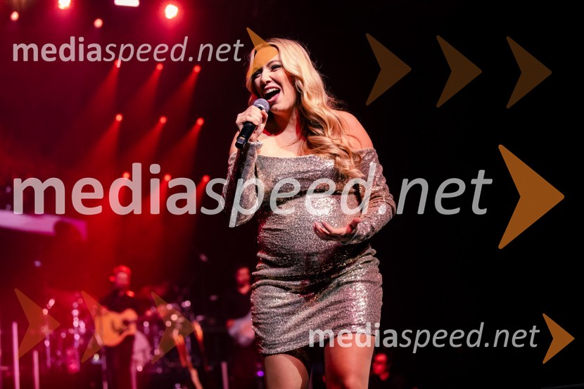  Tjaša Hrovat Steklasa, pevkaInes Erbus, veliki koncert z gosti ob 10. obletnici