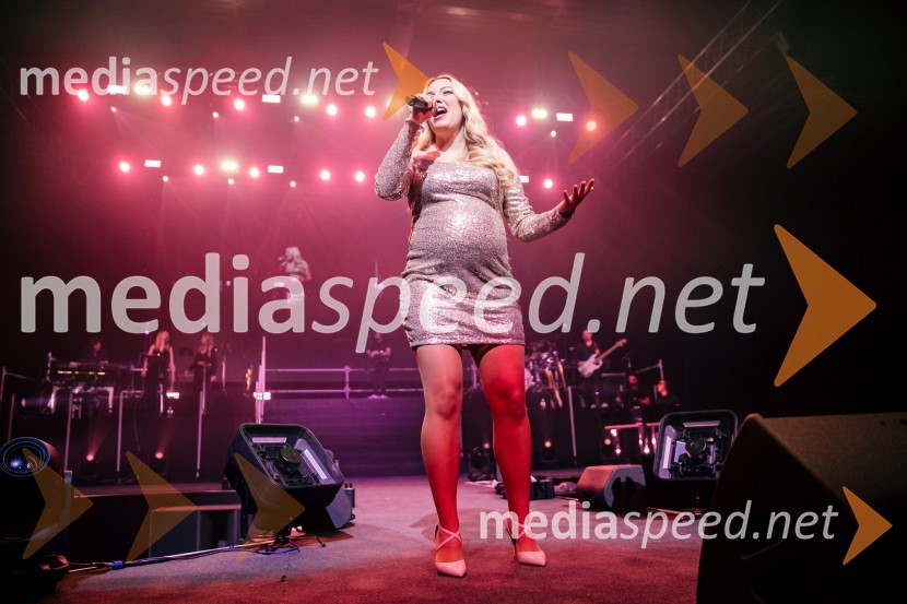  Tjaša Hrovat Steklasa, pevkaInes Erbus, veliki koncert z gosti ob 10. obletnici