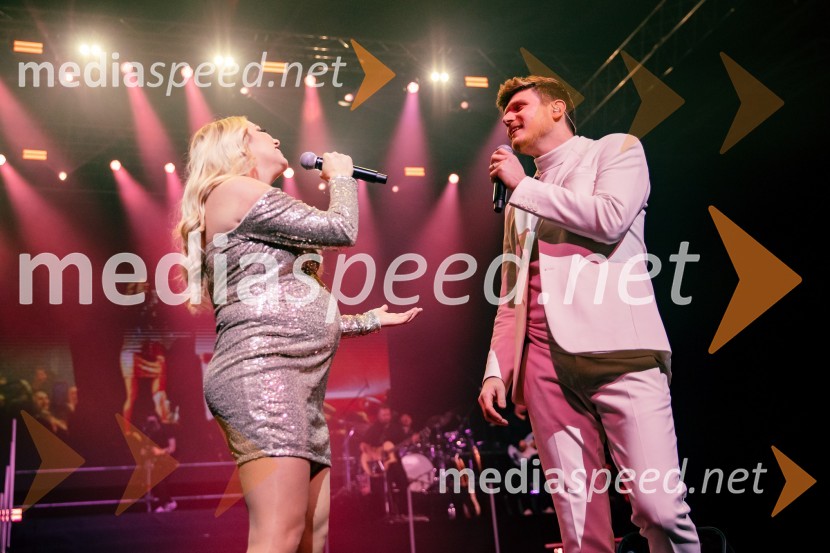  Tjaša Hrovat Steklasa, pevka;  Uroš Steklasa, glasbenikInes Erbus, veliki koncert z gosti ob 10. obletnici