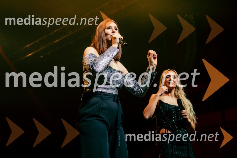  Eva Boto, pevka;  Ines Erbus, pevkaInes Erbus, veliki koncert z gosti ob 10. obletnici
