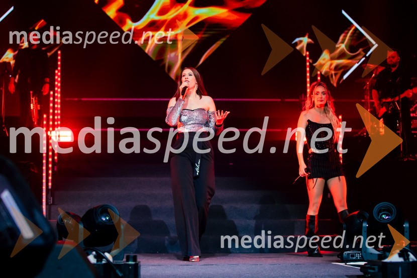  Eva Boto, pevka;  Ines Erbus, pevkaInes Erbus, veliki koncert z gosti ob 10. obletnici