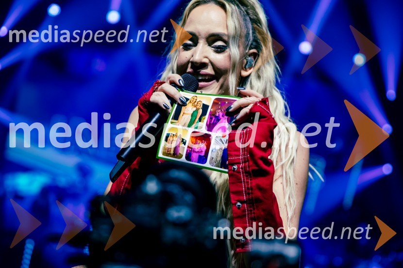  Ines Erbus, pevkaInes Erbus, veliki koncert z gosti ob 10. obletnici