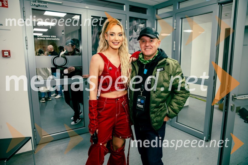  Ines Erbus, pevka;  Dušan ErbusInes Erbus, veliki koncert z gosti ob 10. obletnici