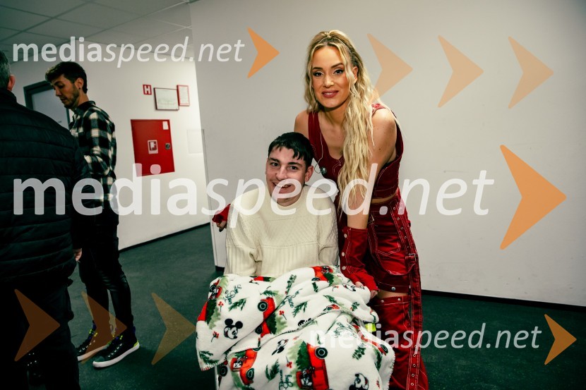  ... ;  Ines Erbus, pevkaInes Erbus, veliki koncert z gosti ob 10. obletnici