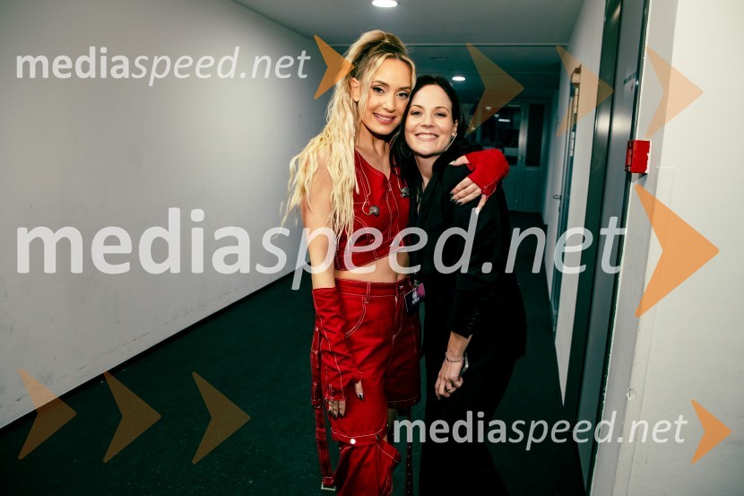  Ines Erbus, pevka;  Kim BedeneInes Erbus, veliki koncert z gosti ob 10. obletnici