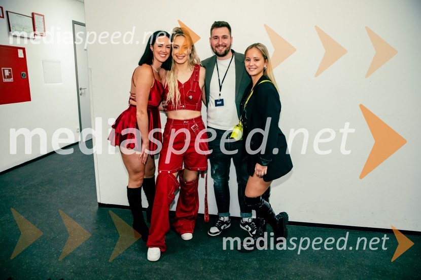  Patricija Pangeršič, osebna trenerka;  Ines Erbus, pevka;  Gašper Repina;  Tia VlahovićInes Erbus, veliki koncert z gosti ob 10. obletnici