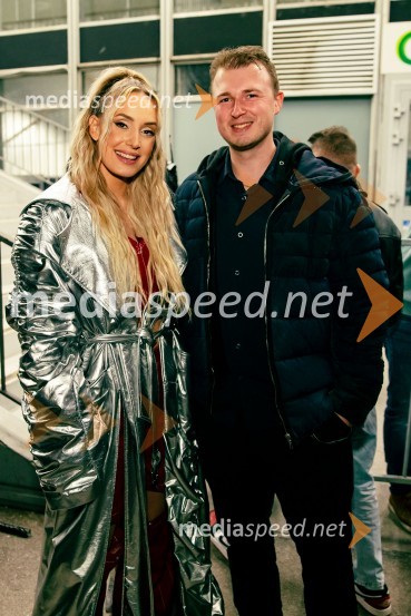  Ines Erbus, pevka;  ... Ines Erbus, veliki koncert z gosti ob 10. obletnici