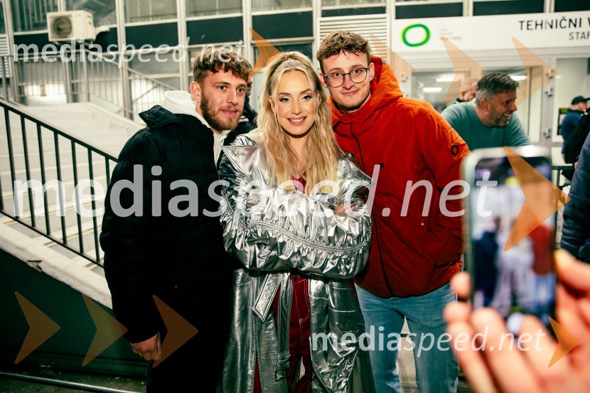  ... ;  Ines Erbus, pevka;  ... Ines Erbus, veliki koncert z gosti ob 10. obletnici