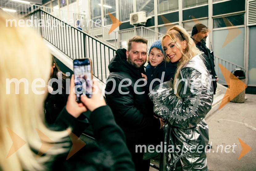  ... ;  ... ;  Ines Erbus, pevkaInes Erbus, veliki koncert z gosti ob 10. obletnici