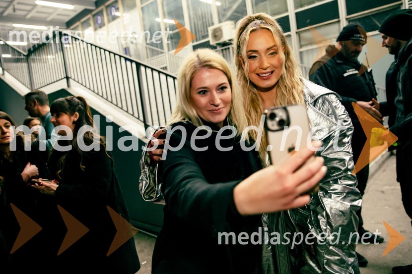  ... ;  Ines Erbus, pevkaInes Erbus, veliki koncert z gosti ob 10. obletnici