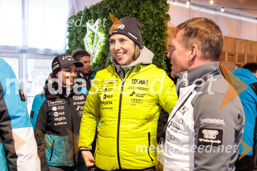  Ana Bucik Jogan, smučarka;  ... Novinarska konferenca slovenske smučarske reprezentance pred žensko tekmo svetovnega pokala