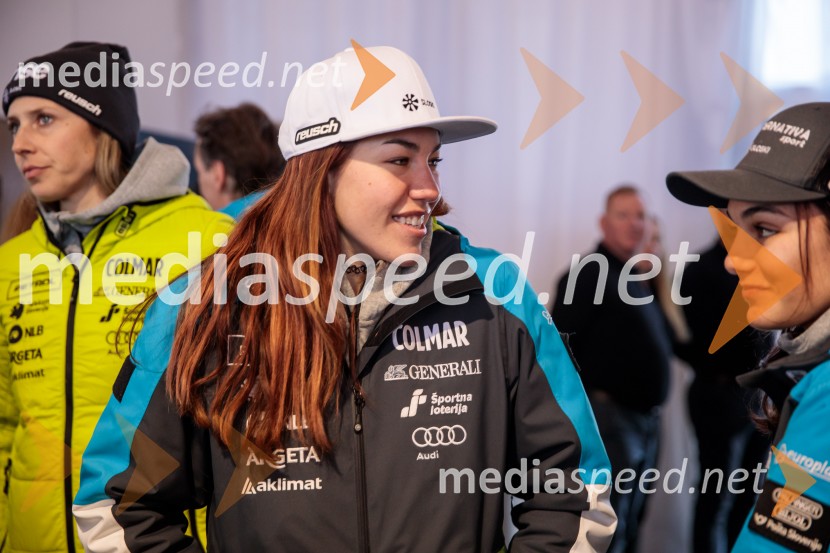  Lila Lapanja, smučarkaNovinarska konferenca slovenske smučarske reprezentance pred žensko tekmo svetovnega pokala