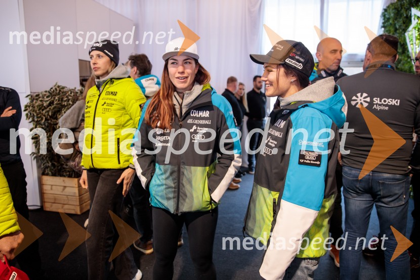  Ana Bucik Jogan, smučarka;  Lila Lapanja, smučarka;  Caterina Sinigoi, smučarkaNovinarska konferenca slovenske smučarske reprezentance pred žensko tekmo svetovnega pokala