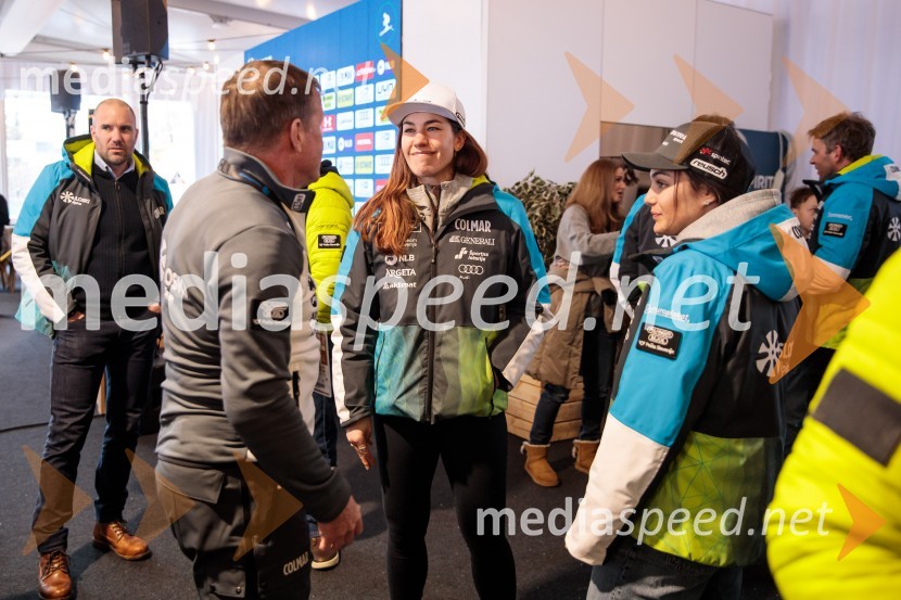  ... ;  Lila Lapanja, smučarka;  Caterina Sinigoi, smučarkaNovinarska konferenca slovenske smučarske reprezentance pred žensko tekmo svetovnega pokala