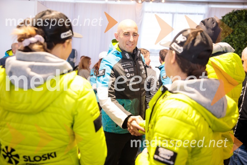  Jožko Križan, strateg v športnem marketingu, Smučarska zveza SlovenijeNovinarska konferenca slovenske smučarske reprezentance pred žensko tekmo svetovnega pokala