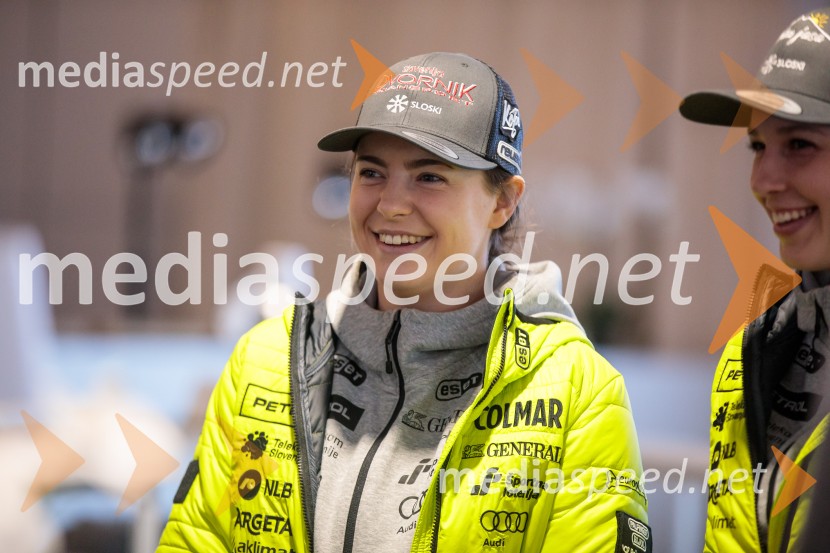  Neja  Dvornik, smučarkaNovinarska konferenca slovenske smučarske reprezentance pred žensko tekmo svetovnega pokala