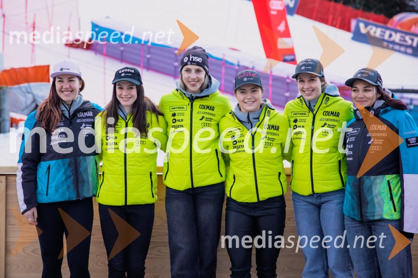  Lila Lapanja, smučarka;  Andreja  Slokar, smučarka;  Ana Bucik Jogan, smučarka;  Neja  Dvornik, smučarka;  Nika Tomšič, smučarka;  Caterina Sinigoi, smučarkaNovinarska konferenca slovenske smučarske reprezentance pred žensko tekmo svetovnega pokala