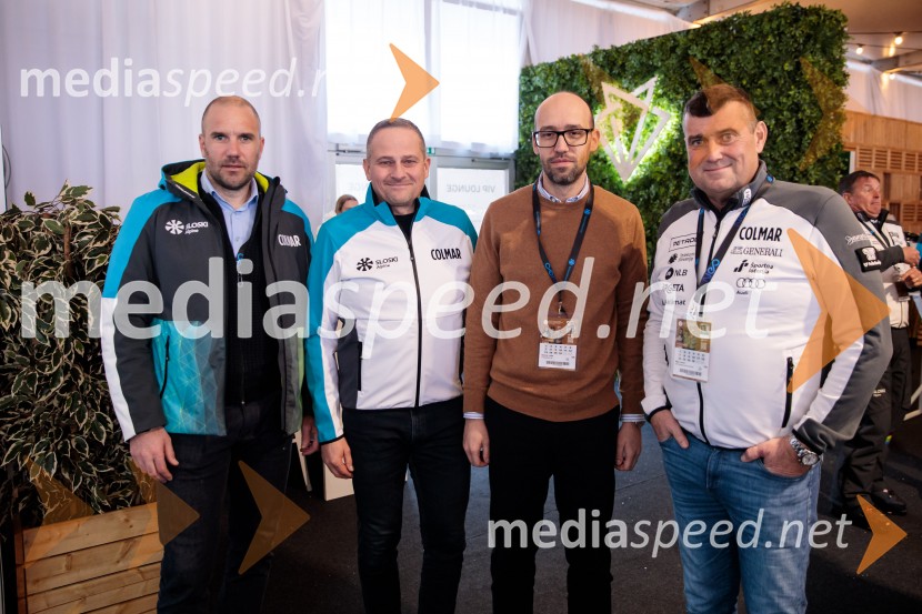  Uroš Zupan, direktor, Smučarska zveza Slovenije ;  Tomaž Šušteršič, generalni sekretar organizacijskega komiteja Planica;  Luka Steiner, predsednik, Smučarska zveza Slovenije;  Janez Bijol,  direktor podjetja Bijol d.o.o., predsednik Zbora alpskih disciplin, Smučarska zveza SlovenijeNovinarska konferenca slovenske smučarske reprezentance pred žensko tekmo svetovnega pokala