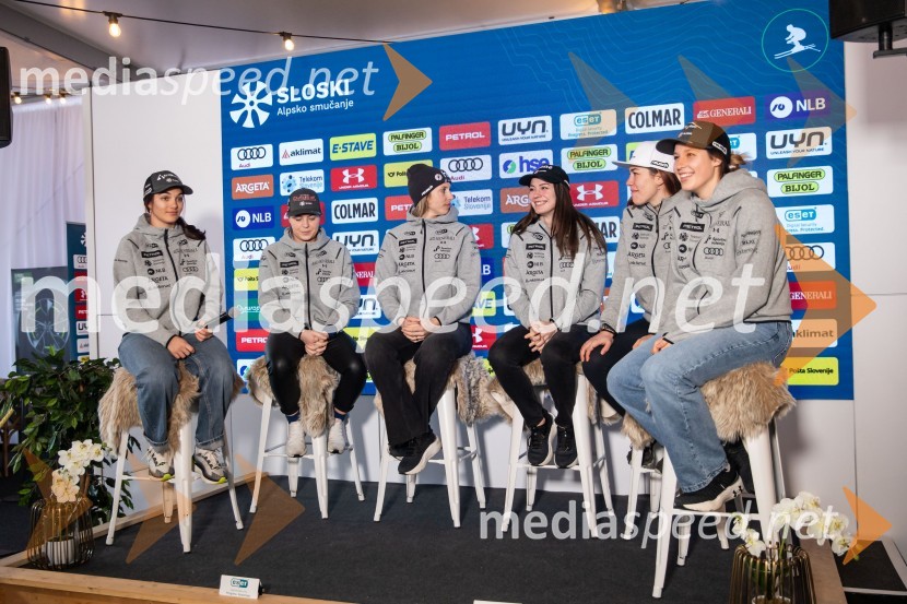  Caterina Sinigoi, smučarka;  Neja  Dvornik, smučarka;  Ana Bucik Jogan, smučarka;  Andreja  Slokar, smučarka;  Lila Lapanja, smučarka;  Nika Tomšič, smučarkaNovinarska konferenca slovenske smučarske reprezentance pred žensko tekmo svetovnega pokala