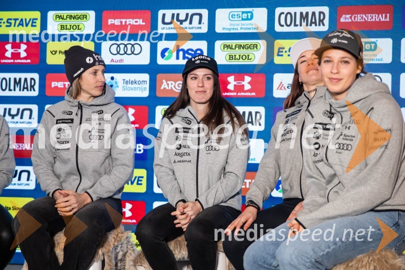  Ana Bucik Jogan, smučarka;  Andreja  Slokar, smučarka;  Lila Lapanja, smučarka;  Nika Tomšič, smučarkaNovinarska konferenca slovenske smučarske reprezentance pred žensko tekmo svetovnega pokala