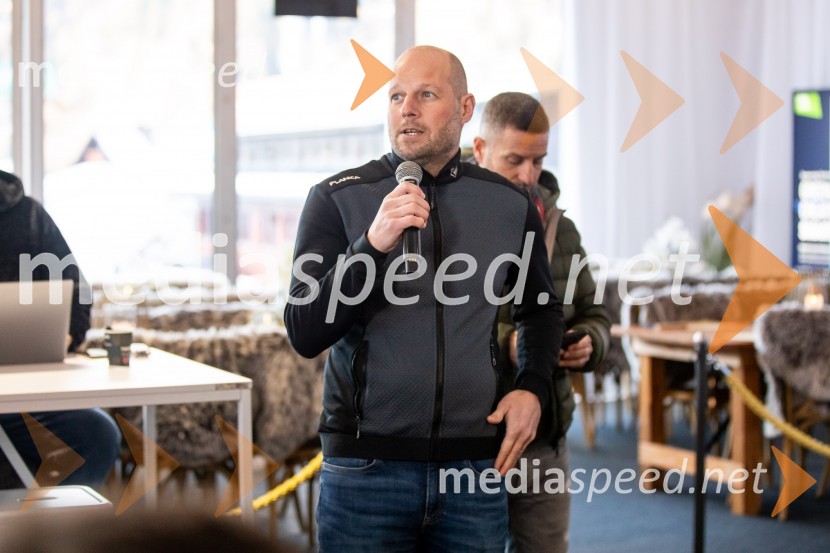 Novinarska konferenca slovenske smučarske reprezentance pred žensko tekmo svetovnega pokala