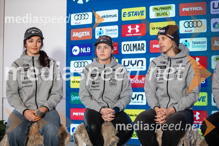  Caterina Sinigoi, smučarka;  Neja  Dvornik, smučarka;  Ana Bucik Jogan, smučarkaNovinarska konferenca slovenske smučarske reprezentance pred žensko tekmo svetovnega pokala
