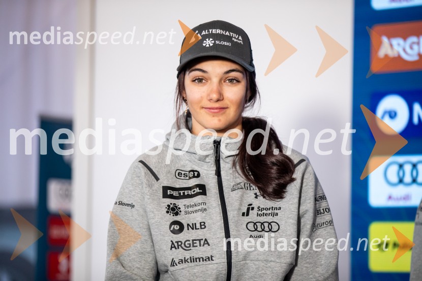  Caterina Sinigoi, smučarkaNovinarska konferenca slovenske smučarske reprezentance pred žensko tekmo svetovnega pokala