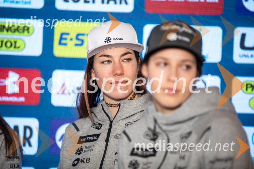  Lila Lapanja, smučarkaNovinarska konferenca slovenske smučarske reprezentance pred žensko tekmo svetovnega pokala