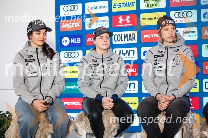  Caterina Sinigoi, smučarka;  Neja  Dvornik, smučarka;  Ana Bucik Jogan, smučarkaNovinarska konferenca slovenske smučarske reprezentance pred žensko tekmo svetovnega pokala